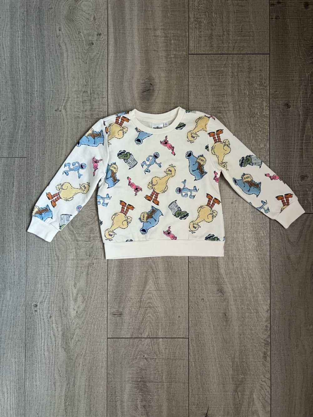 Sesame Street Cream Kids Sweatshirt with Colorful Character Print Size 5T